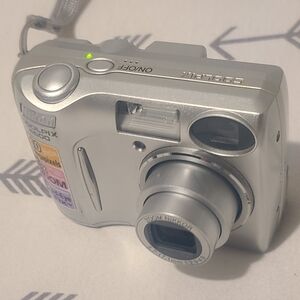 Nikon Coolpix 3500 Silver Compact Digital Camera